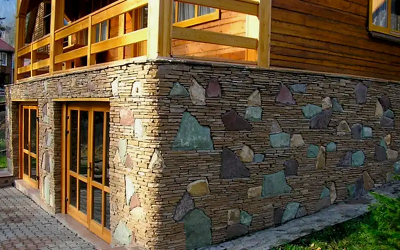 Отделка камнем стен, цоколя, фасадов в Алматы