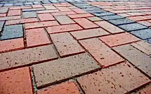 Укладка клинкерной брусчатки